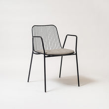 Cargar imagen en el visor de la galería, Silla Sari con apoyabrazos - asiento gris