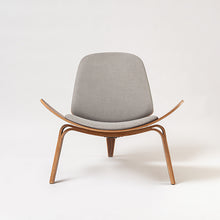 Cargar imagen en el visor de la galería, Butaca Kai tapizada gris