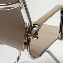 Cargar imagen en el visor de la galería, Silla boby taupe fija
