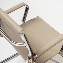 Cargar imagen en el visor de la galería, Silla boby taupe fija