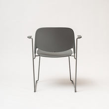 Cargar imagen en el visor de la galería, Silla Stil gris con apoyabrazos