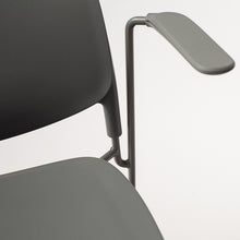 Cargar imagen en el visor de la galería, Silla Stil gris con apoyabrazos