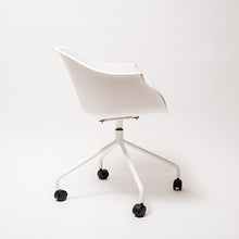 Cargar imagen en el visor de la galería, Silla Lido blanca con ruedas