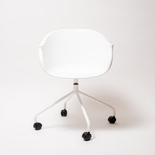 Cargar imagen en el visor de la galería, Silla Lido blanca con ruedas