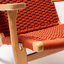 Cargar imagen en el visor de la galería, Butaca Agora de madera y cuerda terracota