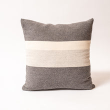 Cargar imagen en el visor de la galería, Cojín Pearl