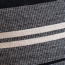 Cargar imagen en el visor de la galería, Cojín Noir