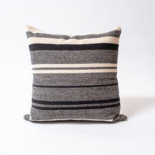 Cargar imagen en el visor de la galería, Cojín Noir