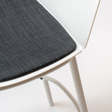 Cargar imagen en el visor de la galería, Banco bar Pip blanco tapizado