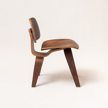 Cargar imagen en el visor de la galería, Silla Eames walnut