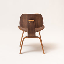 Cargar imagen en el visor de la galería, Silla Eames walnut