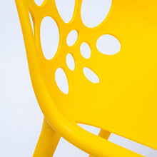 Cargar imagen en el visor de la galería, Silla Isa amarilla