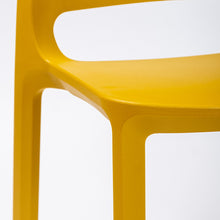 Cargar imagen en el visor de la galería, Silla Mopi mostaza