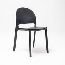 Cargar imagen en el visor de la galería, Silla Mopi Negra