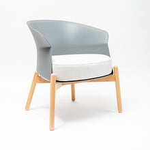 Cargar imagen en el visor de la galería, Silla Mist Gris - Cojín Blanco Humo