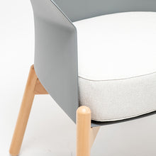 Cargar imagen en el visor de la galería, Silla Mist Gris - Cojín Blanco Humo