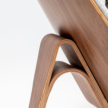 Cargar imagen en el visor de la galería, Butaca Kai tapizada gris