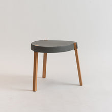 Cargar imagen en el visor de la galería, Mesita auxiliar Keka gris