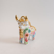 Cargar imagen en el visor de la galería, Torito de Pucará blanco XXL