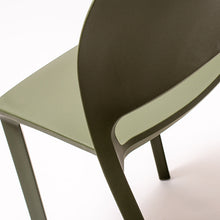 Cargar imagen en el visor de la galería, Silla Mopi verde
