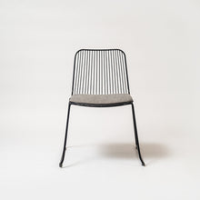 Cargar imagen en el visor de la galería, Silla Sari con cojín gris
