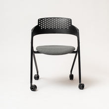 Cargar imagen en el visor de la galería, Silla Falcon negra
