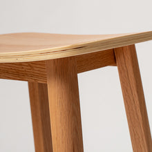 Cargar imagen en el visor de la galería, Banco Sedan madera natural
