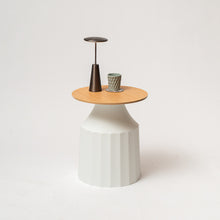 Cargar imagen en el visor de la galería, Mesa auxiliar Pirita blanca
