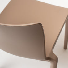 Cargar imagen en el visor de la galería, Silla Fuse taupe
