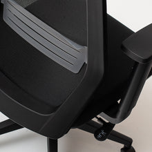 Cargar imagen en el visor de la galería, Silla Moon grte negra
