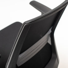 Cargar imagen en el visor de la galería, Silla Moon grte negra

