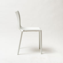 Cargar imagen en el visor de la galería, Silla Fuse blanca
