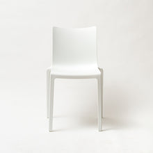 Cargar imagen en el visor de la galería, Silla Fuse blanca
