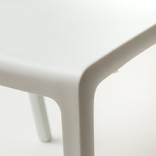 Cargar imagen en el visor de la galería, Silla Fuse blanca
