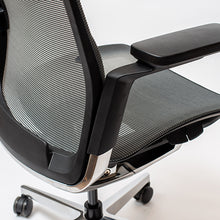 Cargar imagen en el visor de la galería, Silla Deer negra con cabecera

