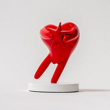 Cargar imagen en el visor de la galería, Escultura corazón rojo con estrella

