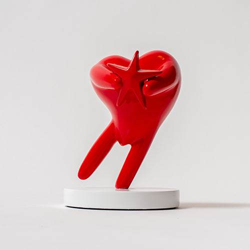 Escultura corazón rojo con estrella