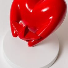 Cargar imagen en el visor de la galería, Escultura corazón rojo con estrella
