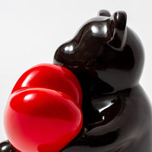 Cargar imagen en el visor de la galería, Oso negro con corazón BC
