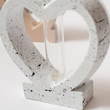 Cargar imagen en el visor de la galería, Florero corazón BC
