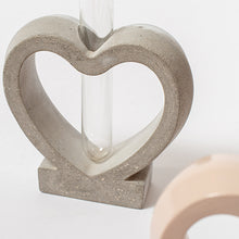 Cargar imagen en el visor de la galería, Florero corazón BC

