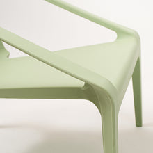Cargar imagen en el visor de la galería, Silla Olimpia verde matcha
