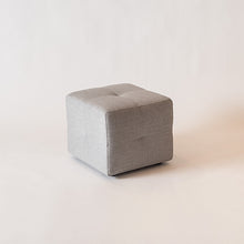 Cargar imagen en el visor de la galería, Puff Trevi gris
