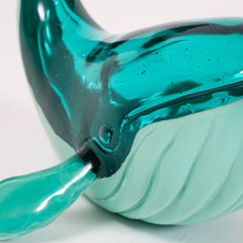 Cargar imagen en el visor de la galería, Escultura ballenita WA verde esmeralda
