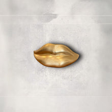 Cargar imagen en el visor de la galería, Adorno labios gold
