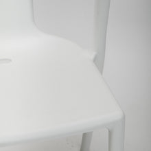 Cargar imagen en el visor de la galería, Silla Lily blanca
