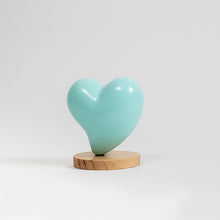 Cargar imagen en el visor de la galería, Escultura corazón verde agua
