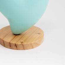 Cargar imagen en el visor de la galería, Escultura corazón verde agua
