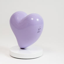 Cargar imagen en el visor de la galería, Escultura corazón lila
