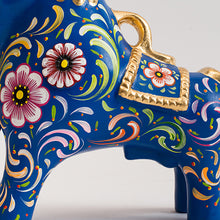 Cargar imagen en el visor de la galería, Torito de Pucará azul XL
